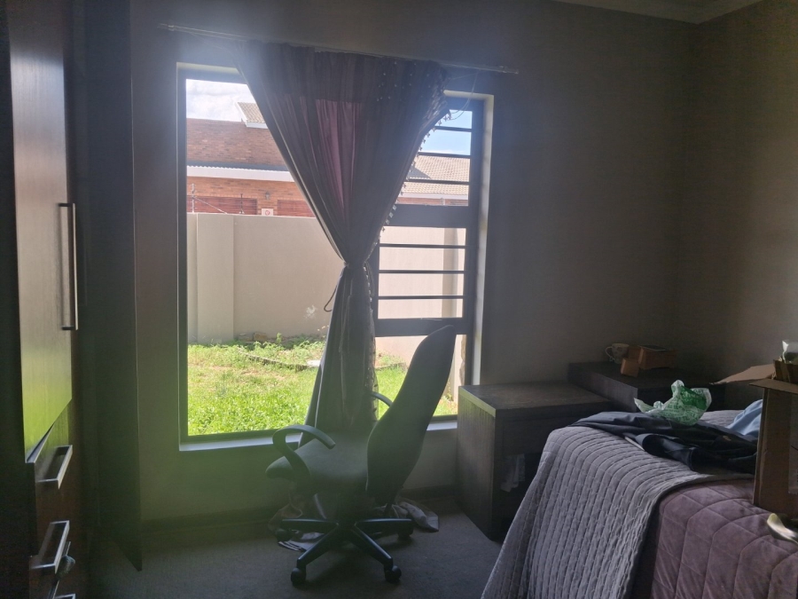 To Let 3 Bedroom Property for Rent in Hillside Free State